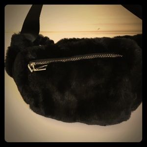 Faux fur fanni pack